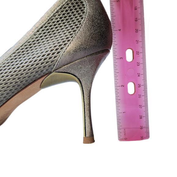 DONALD J PLINER Torin Platino Metallic Brush Off Leather Heels Women’s 8.5 Gold - Picture 8 of 10